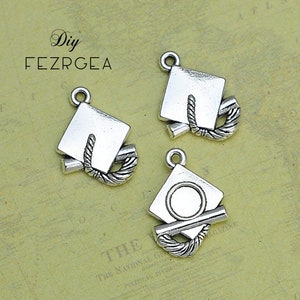 15PCS Antique silver Graduation Hat charms. hat pendants. CM009