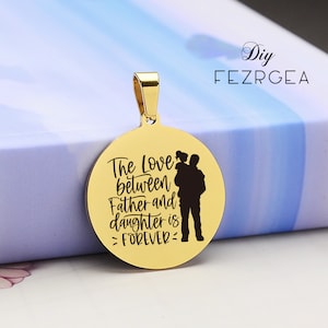 El amor entre padre e hija es para siempre Encanto de acero inoxidable, Amuletos grabados personalizados para el día del padre