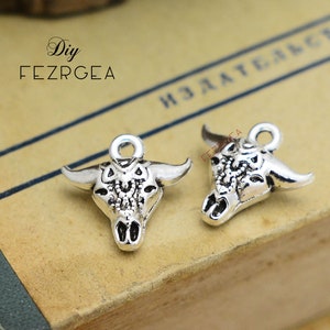 TEHAUX 40pcs Enamel Cattle Charms, Cow Animal Head Charms Pendant Alloy Western Charms Vintage Bull Charms Jewelry Findings for Jewelry Making