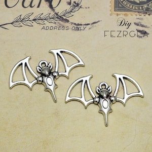 20PCS--22x32mm, Antique silver Bat charms. Flying bat charms Halloween pendants.