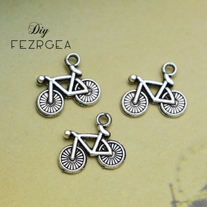 30 SZT.--16 x 14 mm, Antyczne srebrne zawieszki rowerowe. Zawieszki rowerowe.