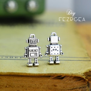 10PCS Antique silver Robot charms. 3D Robot pendants. CM710