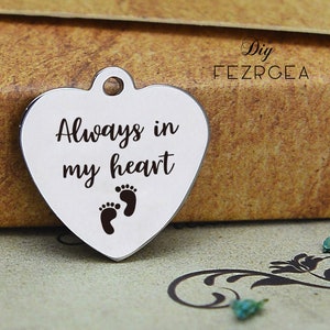 Huellas del bebé encanto de acero inoxidable, personalizado siempre en mi corazón grabado encantos, encantos de brazalete