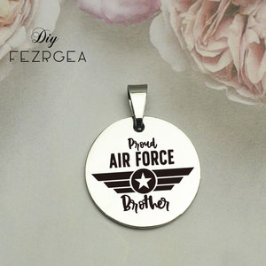 Orgulloso hermano de la fuerza aérea encanto de acero inoxidable, encantos grabados de la fuerza aérea personalizada, encantos / colgantes personalizados, encantos de brazalete de collar