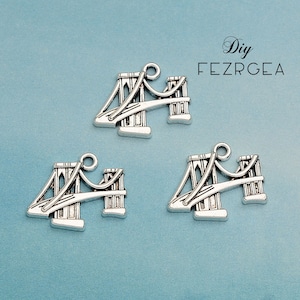 20 STÜCK--15x19mm, antiksilber Brooklyn Bridge Anhänger. Bridge Charm Anhänger.