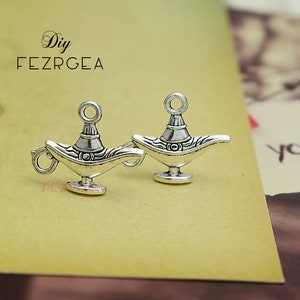 20PCS--18x22mm, Antique silver Lantern charms. Lamp pendants.
