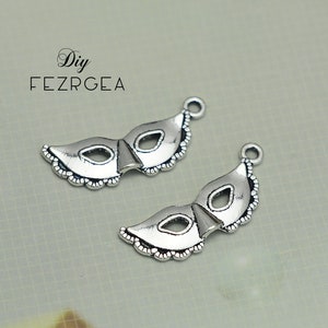 20PCS Antique silver  Mask Charms. Masquerade pendants. DH9998