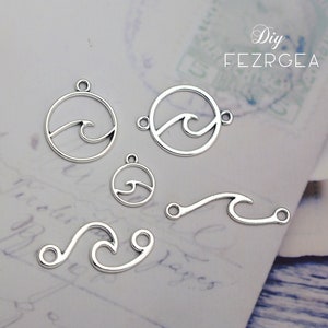 Wave Charm, Connectors Antique silver round wave charms . Water wave pendants. CM201