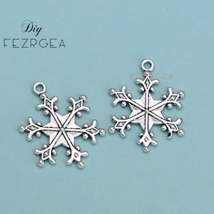 15PCS Antique silver Snowflake Charms . Winter pendants. CY092