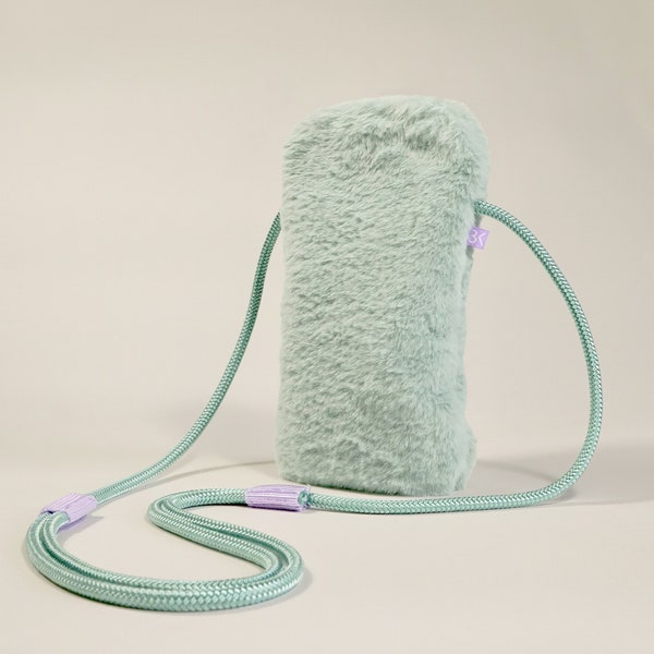 Pochette pour téléphone portable en peluche "dusty mint cosybag"