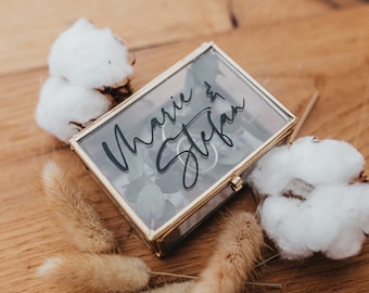 Ringbox aus Glas mit Gold, individuell beschriftet
