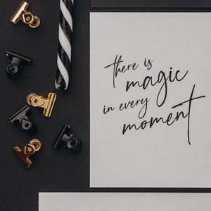 Postkarte mit Gold "there is magic in every moment" in DIN A6