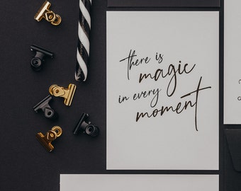 Postkarte mit Gold "there is magic in every moment" in DIN A6