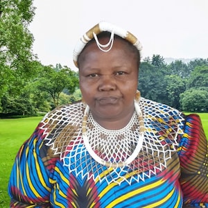Goud-witte Zulu-ketting met volledige kralen |Handgemaakte Zulu-kralenl Zulu-halsketting met kralen | zulu vest met kralen | Vest met Afrikaanse kralen IZulu-hoofddeksels