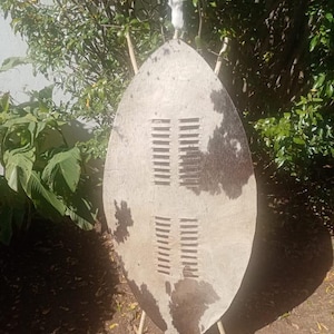 Extra Large 145cm Zulu Shield – Dark Brown & White | Handmade Cowhide African Warrior Isihlangu | Tribal Cultural Wall Decor