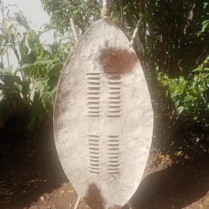 Extra Large 145cm Zulu Shield – Dark Brown & White | Handmade Cowhide African Warrior Isihlangu | Tribal Cultural Wall Decor