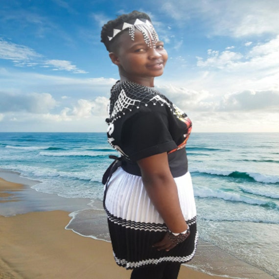 4-in-1 Black and White Zulu Set – Beaded Necklace, Nyembezi