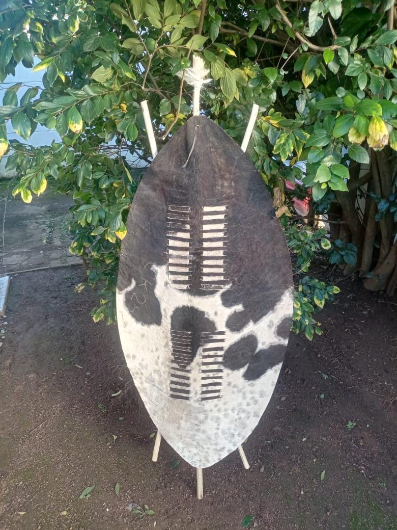 XL Black & White Zulu Shield – 145cm Extra Large | Isihlangu Cowhide Warrior Shield | Traditional African Decor | Livestock Marking Visible
