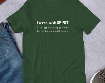 Je travaille avec l'Esprit | T-shirt spirituel drôle | Cadeau métaphysique du Nouvel Âge