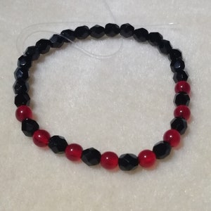 Les Miserables Red & Black beaded bracelet