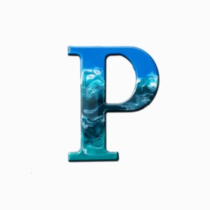 letra "P", alfabeto de olas, arte oceánico, arte de pared, arte de galería familiar, pintura epoxi con apariencia de vidrio, tema náutico, nombre I.D.