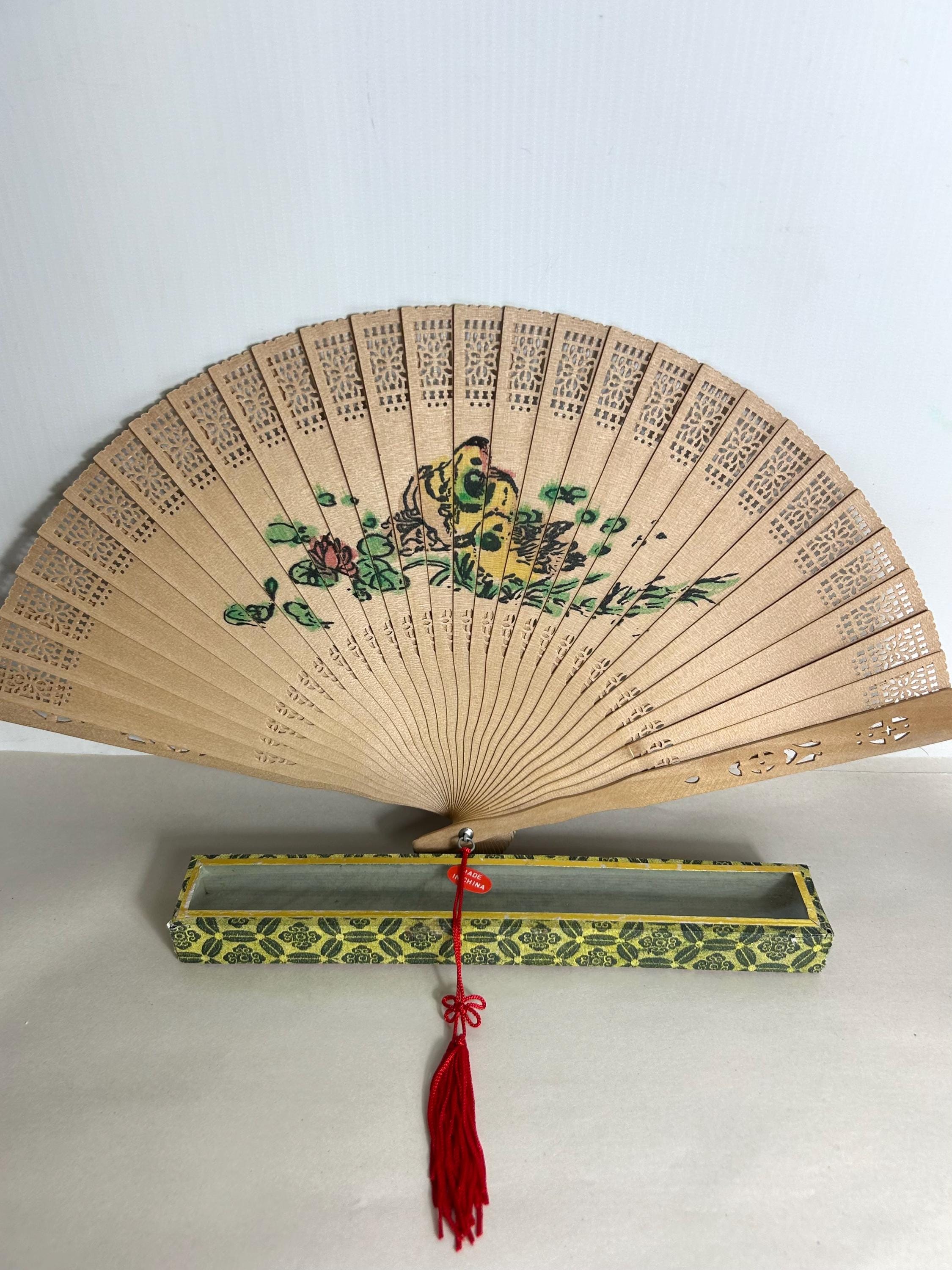 ヴィンテージ中国製木製扇子：花鳥の絵柄／風変わりな壁飾り - Etsy 日本