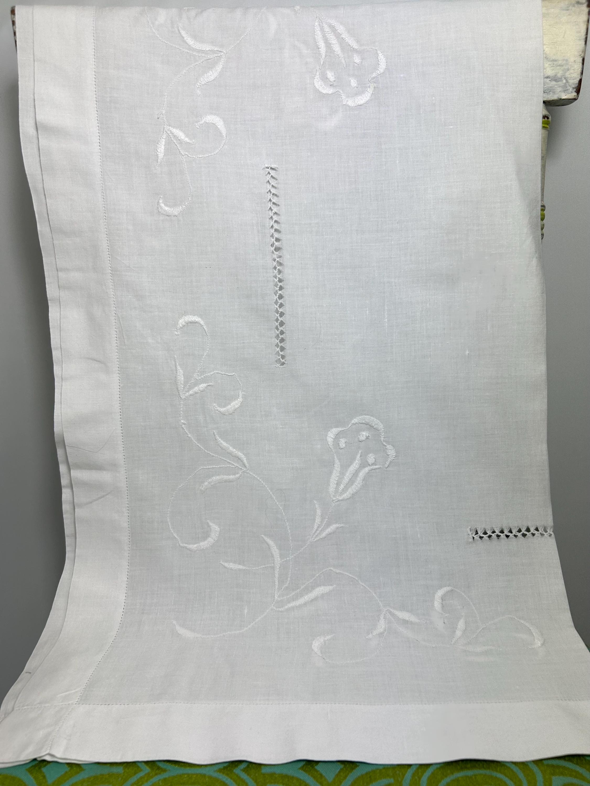 ヴィンテージ刺繍クロス　リネン　花柄刺繍テーブルクロス ヴィンテージ刺繍花柄テーブルクロス：フレンチスクエアリネン装飾