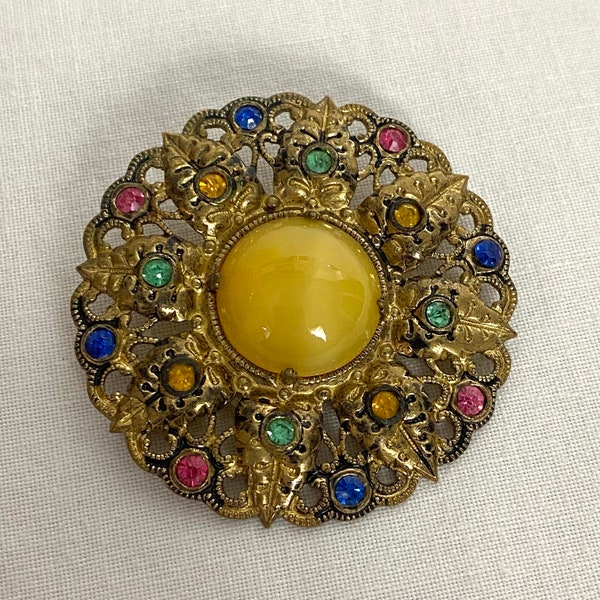 Vintage ladies brooch - Colourful Cut Glass Stones - Ornate Gold Tone Metal - Round Pin Brooch - 2” - 1950s - GC