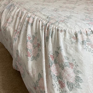 Vintage Quilt Vintage quilted bedspread White & Pink Floral bedspread Single quilted bedspread Twin bedspread GC image 5