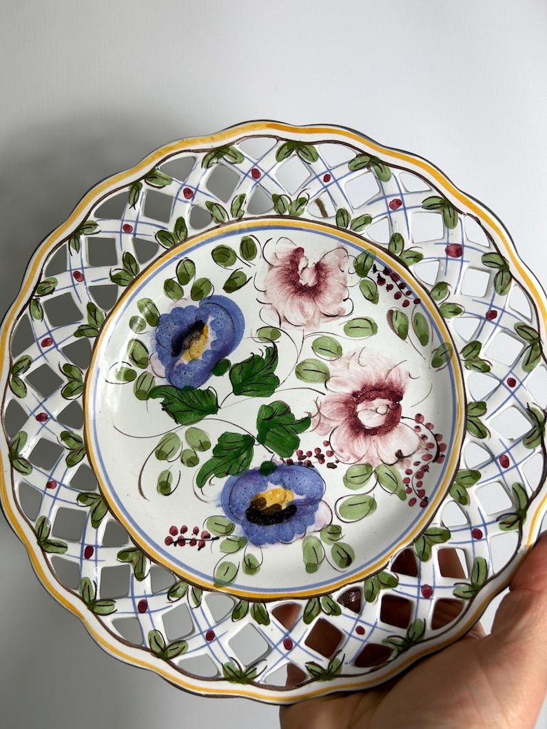 Vintage floral wall plate - Portuguese Studio Pottery - Hand Painted - 1980s image 3