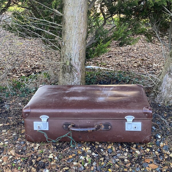 Vintage suitcase with key - Retro travel case - 1950s suitcase - Globe Trotter suitcase - travel - storage - prop - display - wedding GC