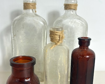 Vintage Glasflaschen-Sammlung - Rustikale Vasen, Regaldekor - Cottagecore