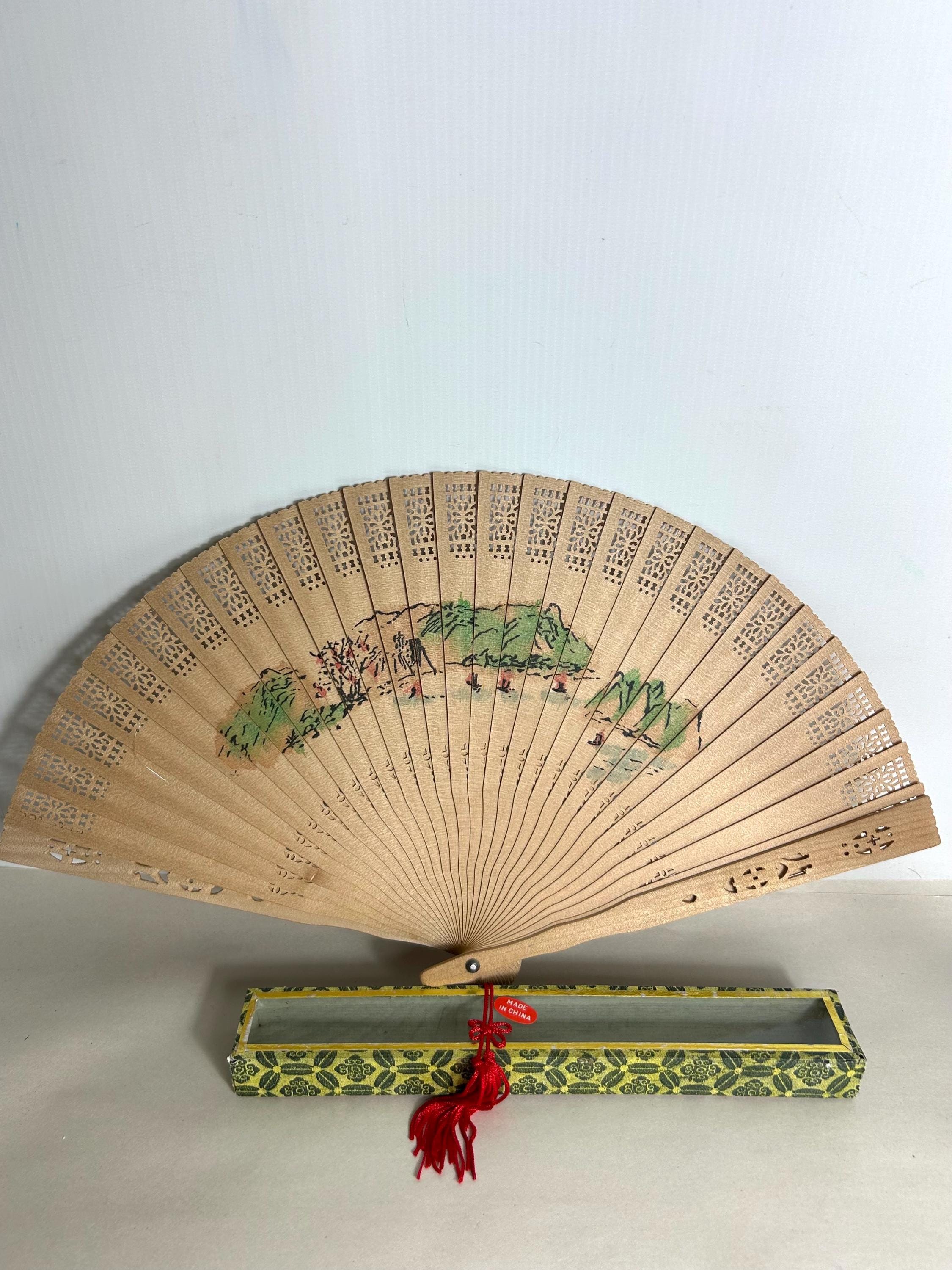 ヴィンテージ中国製木製扇子：花鳥の絵柄／風変わりな壁飾り - Etsy 日本