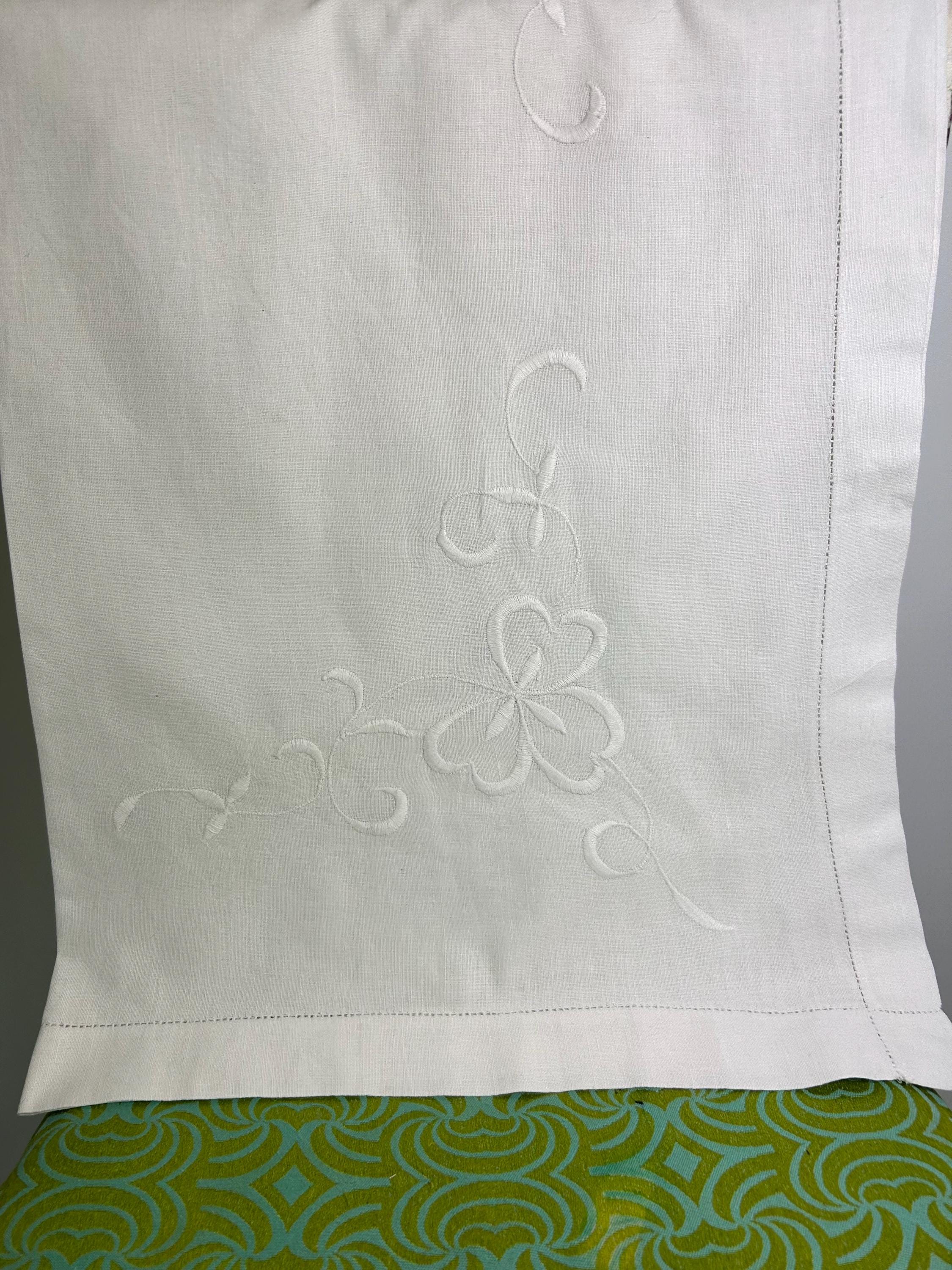 ヴィンテージ⭐︎刺繍入りリネンテーブルクロス ヴィンテージ ホワイト リネン 刺繍入りテーブルクロス 32インチ