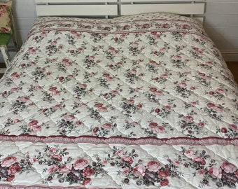 Vintage Quilt - Vintage quilted bedspread - Slumbalux  - White & Pink Floral bedspread - Double quilted bedspread - Full bedspread VGC