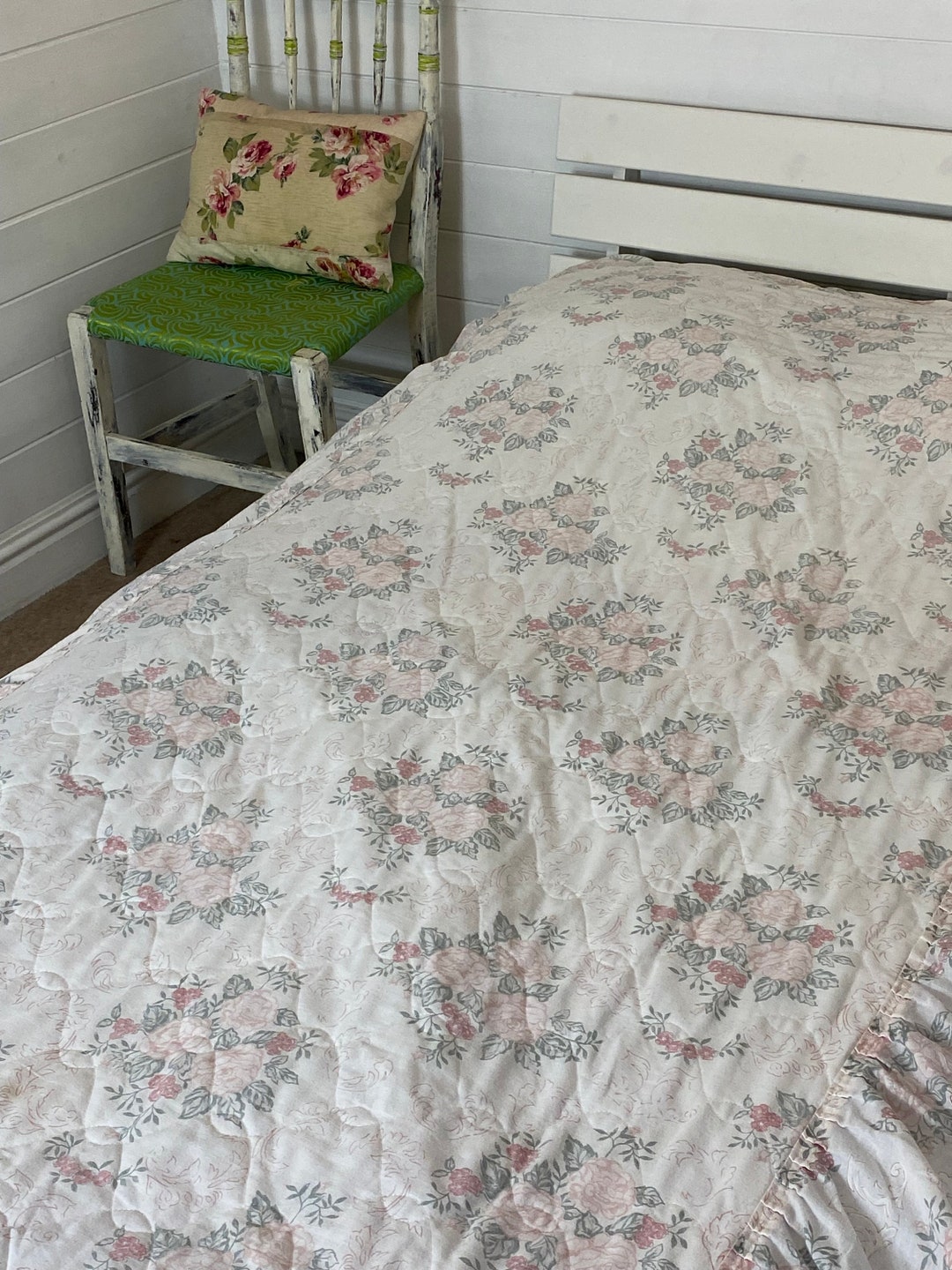 Vintage Quilt Vintage Quilted Bedspread White & Pink Floral Bedspread ...