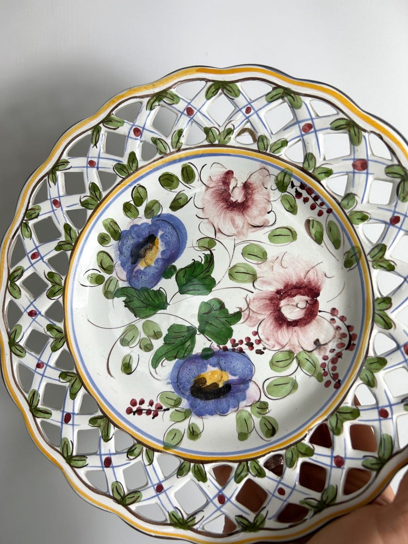Vintage floral wall plate - Portuguese Studio Pottery - Hand Painted - 1980s image 5