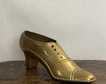 Vintage brass shoe ornament - Mid century brass heeled shoe - Brass shoe vase - Brass trinket dish - Brass ashtray - 5.5” GC