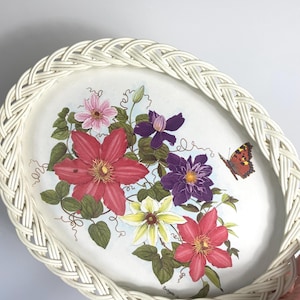 Taca Vintage - Taca z melaminy Royal z lat 60. XX wieku z kwiatowym wzorem - wzór Clematis autorstwa Bridget James - Taca z wikliny - 12” VGC