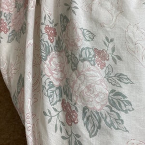 Vintage Quilt Vintage quilted bedspread White & Pink Floral bedspread Single quilted bedspread Twin bedspread GC image 6