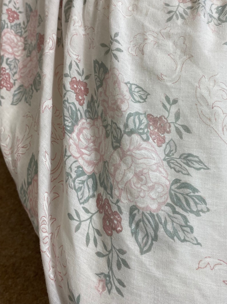 Vintage Quilt Vintage quilted bedspread White & Pink Floral bedspread Single quilted bedspread Twin bedspread GC image 6