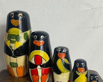 Vintage Russian dolls - Nesting Penguin Babushka dolls - Wooden -  5 penguin shaped nesting dolls - Mid century - 14cm - GC