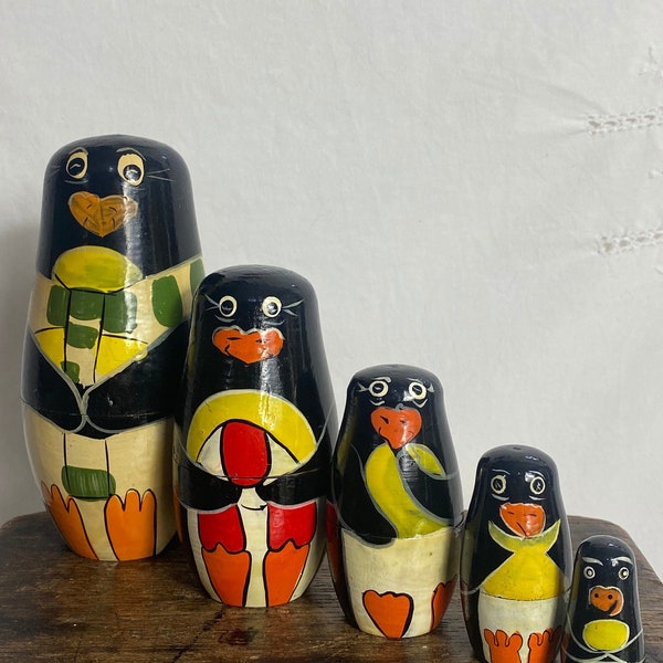 Vintage Russian dolls - Nesting Penguin Babushka dolls - Wooden -  5 penguin shaped nesting dolls - Mid century - 14cm - GC