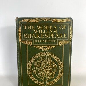 Vintage Shakespeare Book - the Illustrated Works of William Vintage Shakespeare Book - the Illustrated Works of William