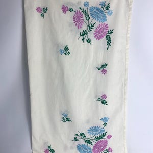 Vintage embroidered tablecloth - Cream cotton tablecloth - Embroidered floral tablecloth - Hand embroidered - 30” - GC
