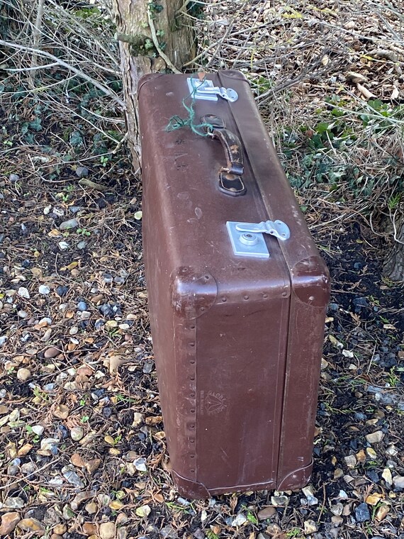 Vintage suitcase with key - Retro travel case - 1… - image 8