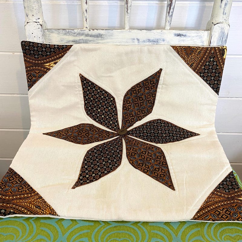 SMALL SQUARE CUSHION ANTIQUE BATIK
