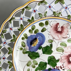 Vintage floral wall plate - Portuguese Studio Pottery - Hand Painted - 1980s image 4