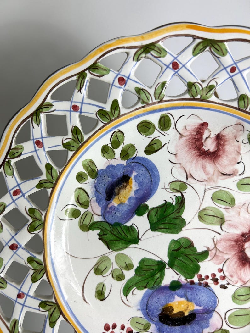 Vintage floral wall plate - Portuguese Studio Pottery - Hand Painted - 1980s image 4