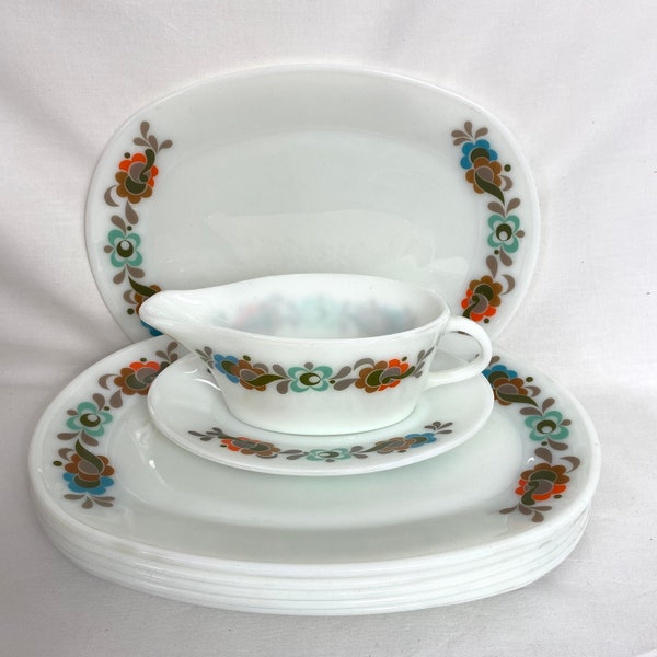 Vintage Pyrex Collection - 1960s Pyrex Carnaby Tempo - Gravy/sauce jug and plate - 6 Oval steak plates - Vintage milk glass - GC